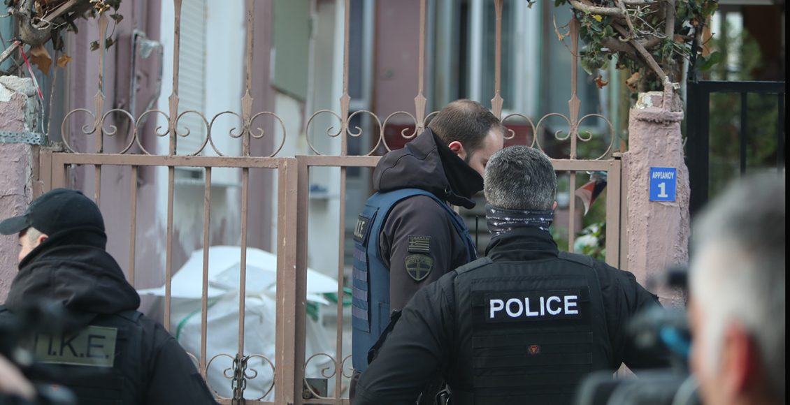 Έγκλημα-δείχνουν-οι-ιατροδικαστές-για-το-θάνατο-της-59χρονης-στη-Θεσσαλονίκη-–-Την-έπνιξαν-με-λουρί-τσάντας