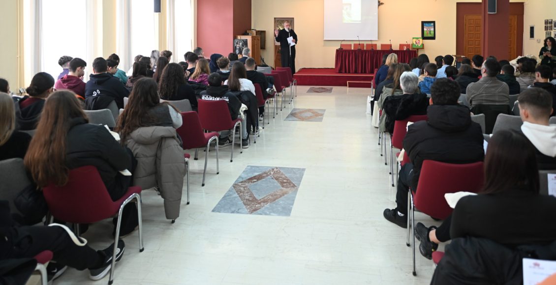 Μαθητικό-συνέδριο-κατά-της-ρητορικής-μίσους-από-την-Αρχιεπισκοπή-Αθηνών-και-την-ΙΜ.-Μαντινείας