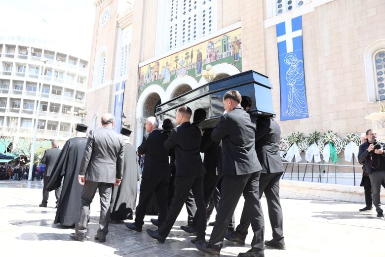 Στην-τελευταία-της-κατοικία-οδηγήθηκε-η-σορός-της-μεγάλης-λαϊκής-ερμηνεύτριας-Μαρινέλλας