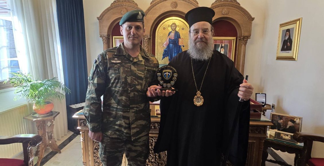 Επίσκεψη-του-νέου-Διοικητή-της-Α΄-Ταξιαρχίας-Καταδρομών-Αλεξιπτωτιστών-Ρεντίνας-στον-Μητροπολίτη-Ιερισσού