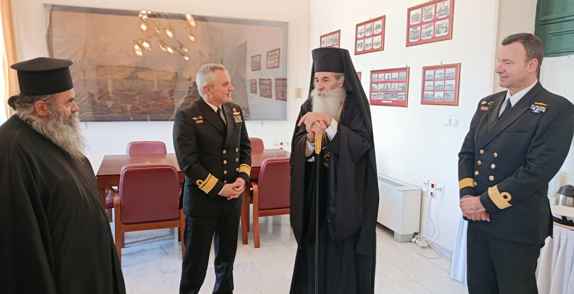 Επίσκεψη-Μητροπολίτη-Πειραιώς-στον-νέο-Διοικητή-της-Σχολής-Ναυτικών-Δοκίμων
