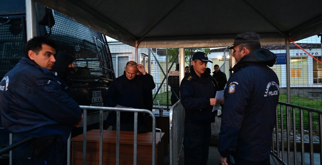 Δίκη-για-τα-Τέμπη:-«Όποιος-θορυβεί-θα-περνάει-έξω»-–-Ολοκληρώθηκε-η-νομιμοποίηση-των-συνηγόρων-υπεράσπισης-των-κατηγορουμένων