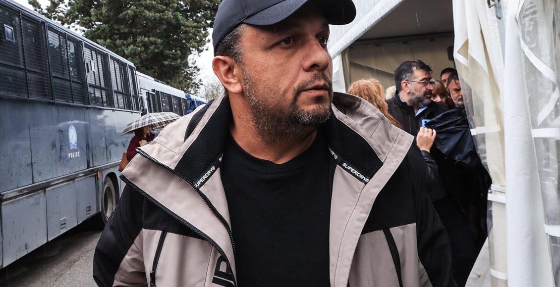 Με-ασθενοφόρο-αποχώρησε-ο-Πάνος-Ρούτσι-από-το-δικαστήριο-–-Για-αστυνομική-βία-κάνει-λόγο-η-Κωνσταντοπούλου