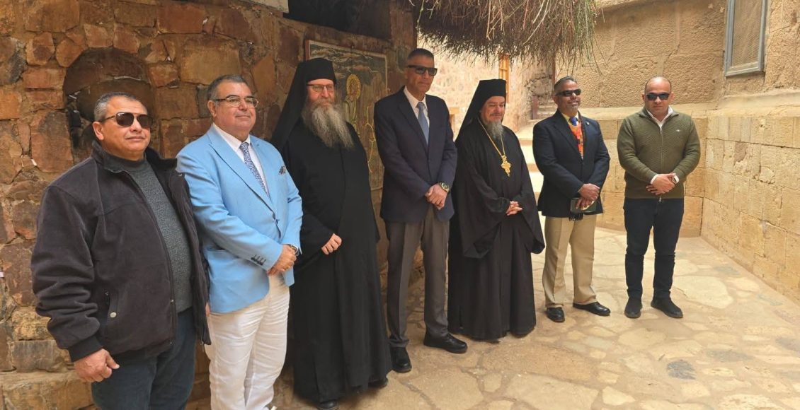 Ο-Κυβερνήτης-του-Νοτίου-Σινά-στην-Ιερά-Μονή-Αγίας-Αικατερίνης-Σινά