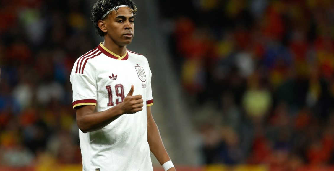 Γιαμάλ-για-τα-συνθήματα-των-Ισπανών-οπαδών:-Είμαι-Μουσουλμάνος,-δόξα-τω-Θεώ