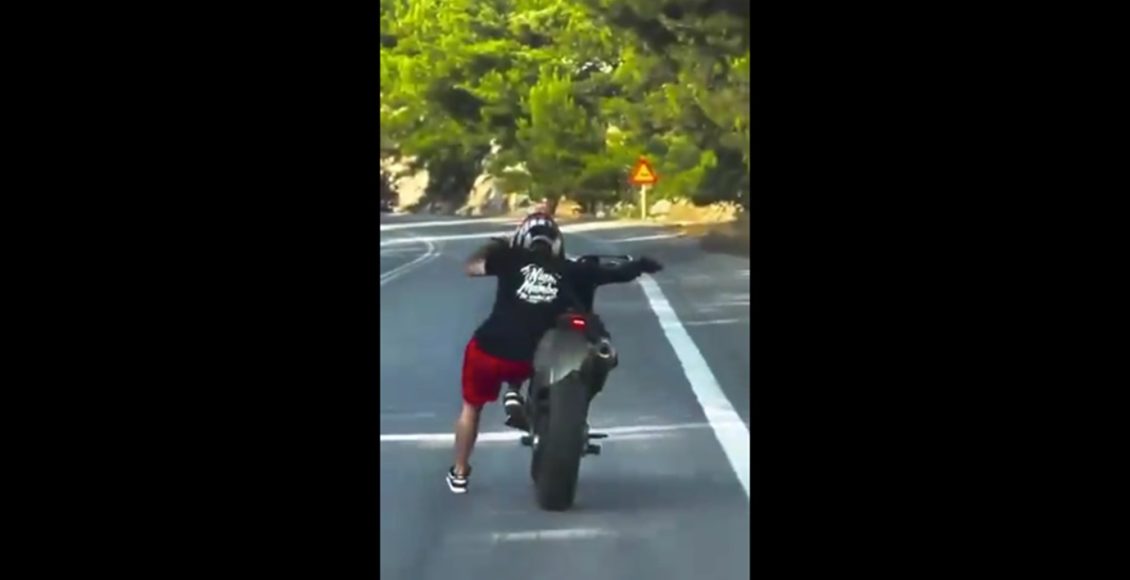 Ταυτοποιήθηκαν-οι-δύο-νεαροί-που-έκαναν-σούζες-και-«ακροβατικά»-με-τις-μηχανές-τους