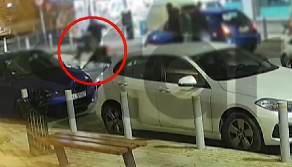 Γνωστός-τράπερ-επιτέθηκε-σε-νεαρούς-προκαλώντας-τρόμο-στην-Πετρούπολη-–-Βίντεο-ντοκουμέντο