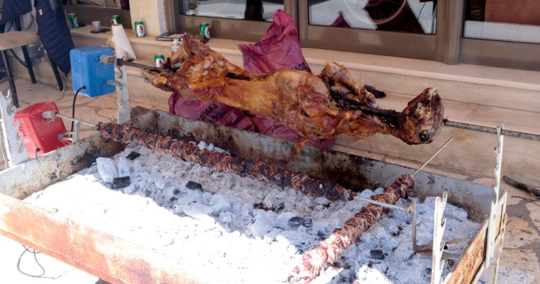 Αυξημένο-το-συνολικό-κόστος-για-το-φετινό-πασχαλινό-τραπέζι-–-Ακριβότερο-κατά-14-20%,-έως-και-18-ευρώ-το-κιλό-το-αρνί