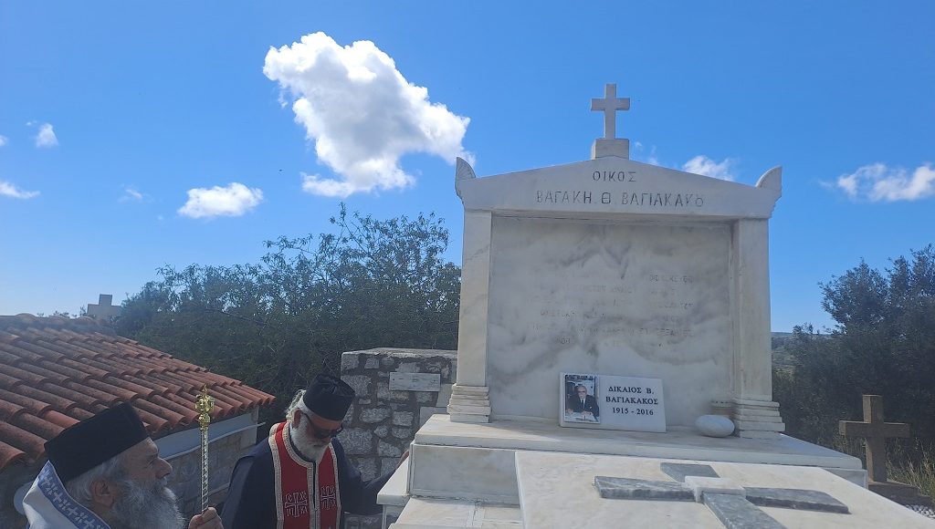 Τρισάγιο-για-τον-σπουδαίο-γλωσσολόγο-Δικαίο-Βαγιακάκο-τέλεσε-ο-Μητροπολίτης-Μάνης