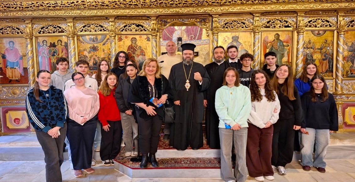 Επίσκεψη-μαθητών-του-1ου-Γενικού-Ενιαίου-Λυκείου-Κομοτηνής-στον-Μητροπολίτη-Μαρωνείας