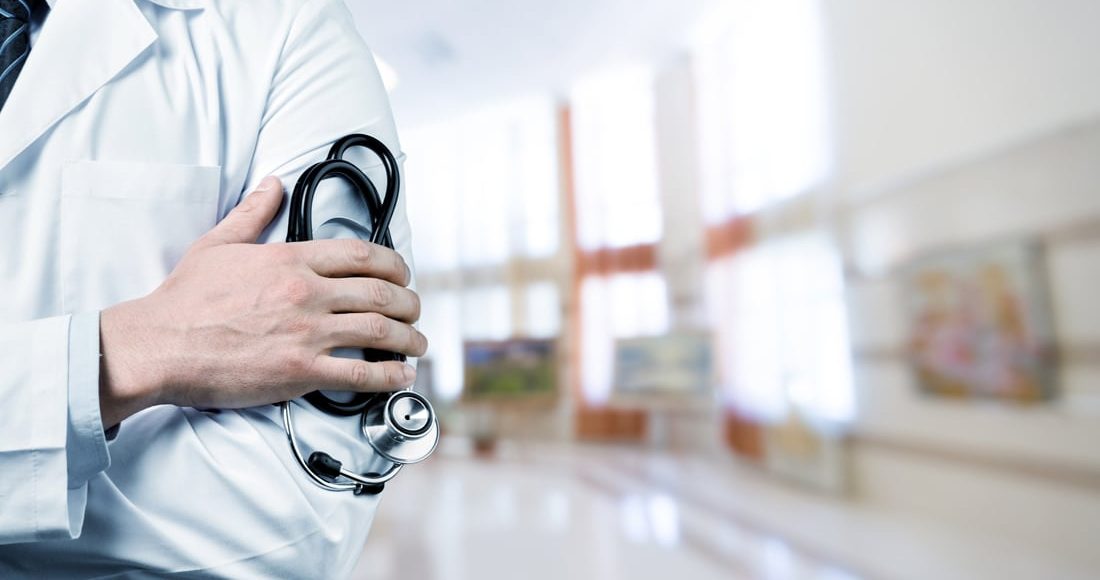 Ιατρικός-Σύλλογος-Αθηνών:-5.400-γιατροί-έφυγαν-από-τη-χώρα-τα-τελευταία-πέντε-χρόνια