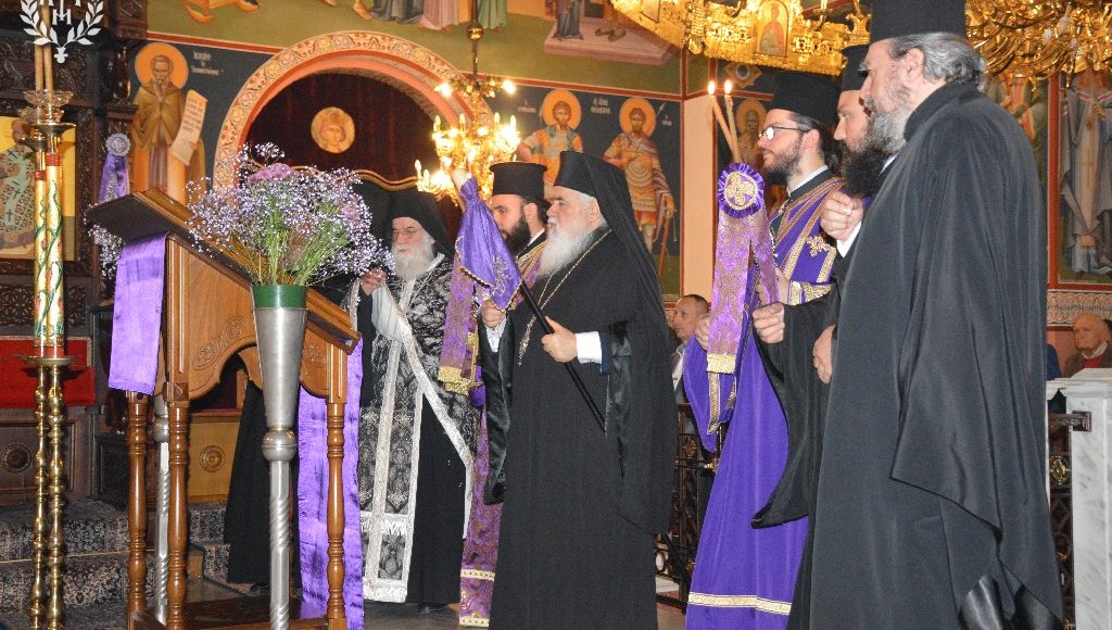 Ο-Μητροπολίτης-Νεαπόλεως-στην-ακολουθία-του-Όρθρου-της-Μ.-Δευτέρας