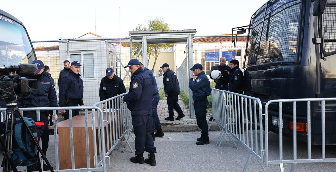 Έκκληση-συγγενών-να-μη-τιναχθεί-η-δίκη-των-Τεμπών-στον-αέρα:-«Να-χαμηλώσουμε-τους-τόνους,-δεν-έχουμε-περιθώριο-ούτε-μιας-δικάσιμης-να-χαθεί»