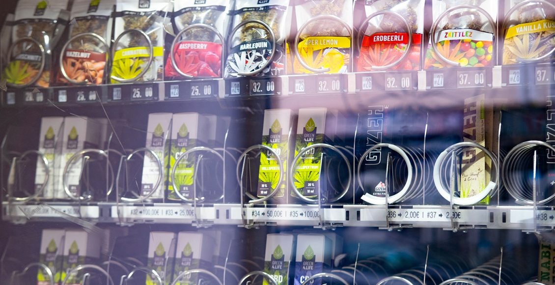 Έρευνα-εισαγγελέα-στη-Θεσσαλονίκη-για-την-κάνναβη-στους-αυτόματους-πωλητές:-Είναι-νόμιμα-τα-προϊόντα-που-αγοράζουν-οι-νέοι;