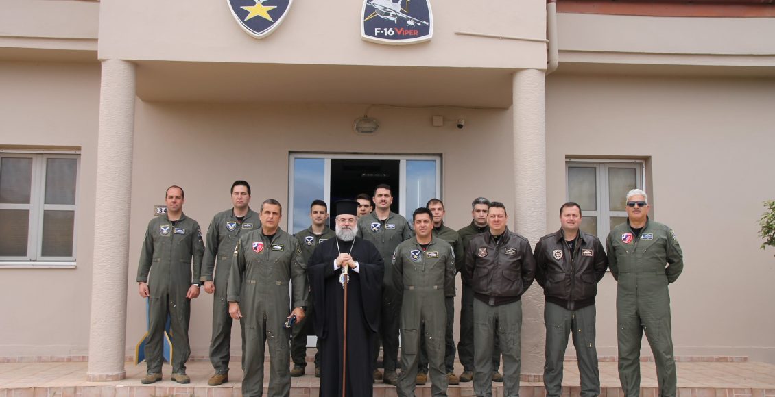 Την-115-Πτέρυγα-Μάχης-επισκέφθηκε-ο-Μητροπολίτης-Κυδωνίας-Τίτος