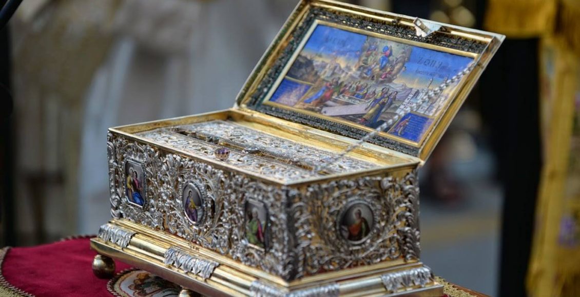 Η-Τιμία-Ζώνη-της-Θεοτόκου-στο-Βελιγράδι-κατά-την-εορτή-της-Αναλήψεως