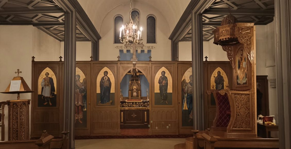 Τοποθέτηση-τέμπλου-στην-ενορία-της-Δανίας