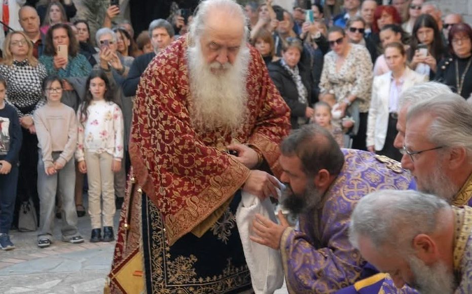 Η-Ακολουθία-του-Ιερού-Νιπτήρος-στη-Μητρόπολη-Σάμου