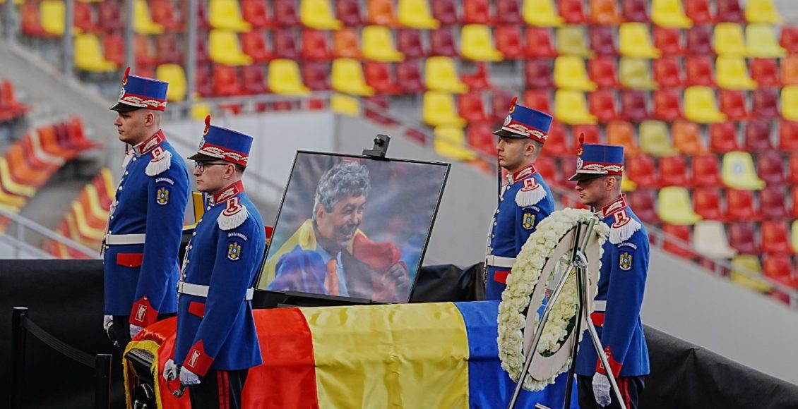 Ραζβάν-Λουτσέσκου:-Δίπλα-στο-φέρετρο-του-πατέρα-του-για-πάνω-από-24-ώρες