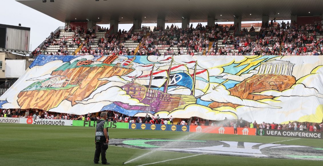 Ράγιο-Βαγιεκάνο-–-ΑΕΚ:-Μεγάλο-πανό-με…-πειρατικό-πλοίο-και-Παρθενώνα-από-τους-Ισπανούς