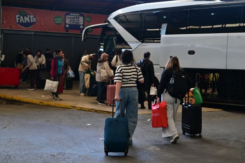 Με-πληρότητες-που-αγγίζουν-το-100%-οι-αναχωρήσεις-από-τα-ΚΤΕΛ-Κηφισού-και-Λιοσίων