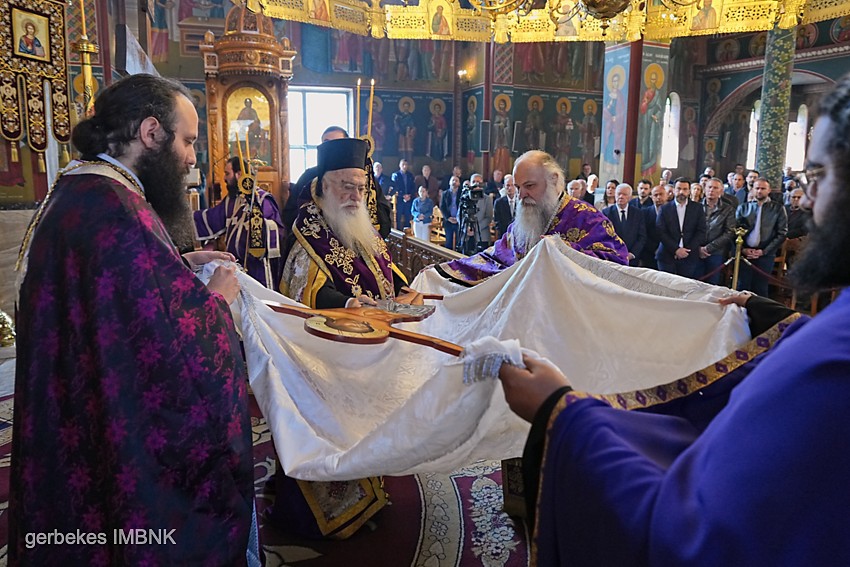 Ο-Εσπερινός-της-Αποκαθηλώσεως-στον-Μητροπολιτικό-Ναό-Κοιμήσεως-Θεοτόκου-Αλεξανδρείας-Ημαθίας