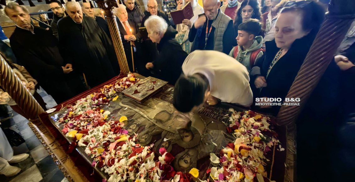 Αποκαθήλωση-και-επιτάφιος-θρήνος-στον-Μητροπολιτικό-Ναό-Ναυπλίου-(ΒΙΝΤΕΟ)