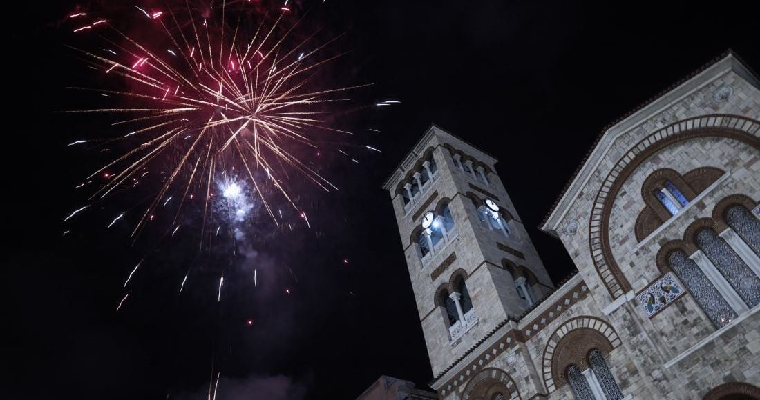 Τραυματίστηκε-15χρονος-όταν-εξερράγη-πυροτέχνημα-στο-χέρι-του,-μέσα-στον-κόσμο,-την-ώρα-της-λειτουργίας