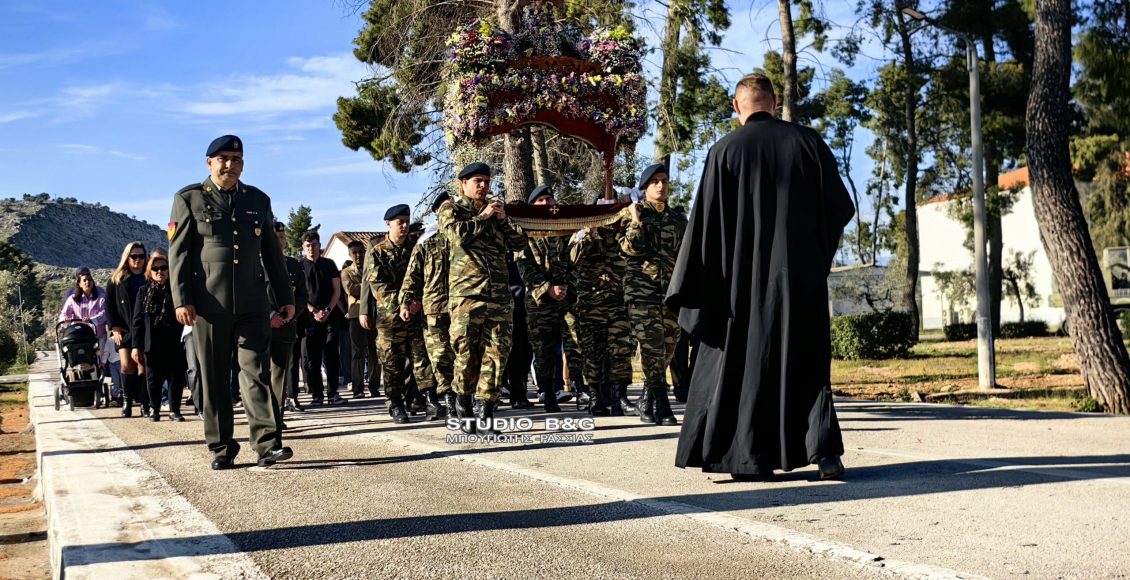 Η-περιφορά-του-Επιταφίου-στο-Στρατόπεδο-Ναυπλίου