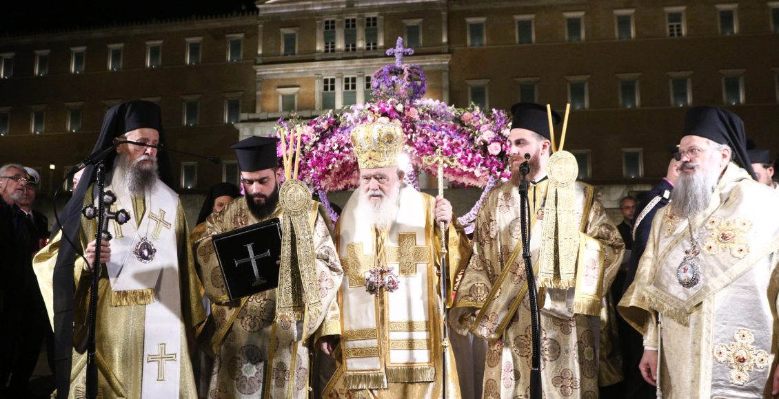 Μηνύματα-ενότητας-από-τον-Αρχιεπίσκοπο-Ιερώνυμο-κατά-την-περιφορά-του-Επιταφίου-στον-Άγνωστο-Στρατιώτη