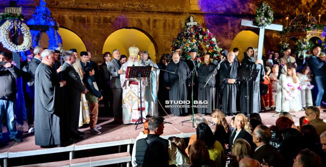 Πλήθος-κόσμου-στη-συνάντηση-των-Επιταφίων-στο-Ναύπλιο