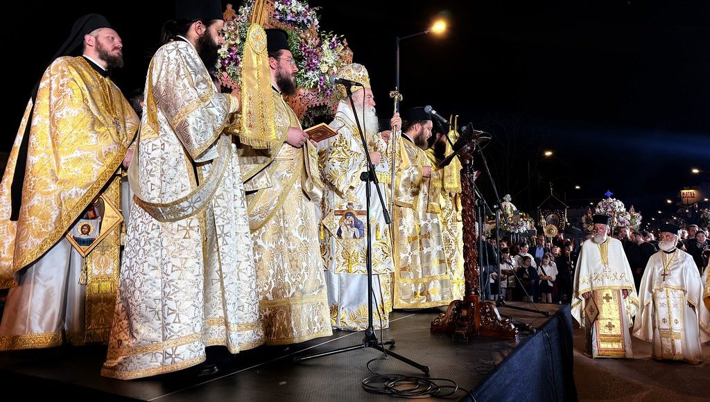 Η-Σύναξη-των-Επιταφίων-στην-Ιερά-Μητρόπολη-Κορίνθου