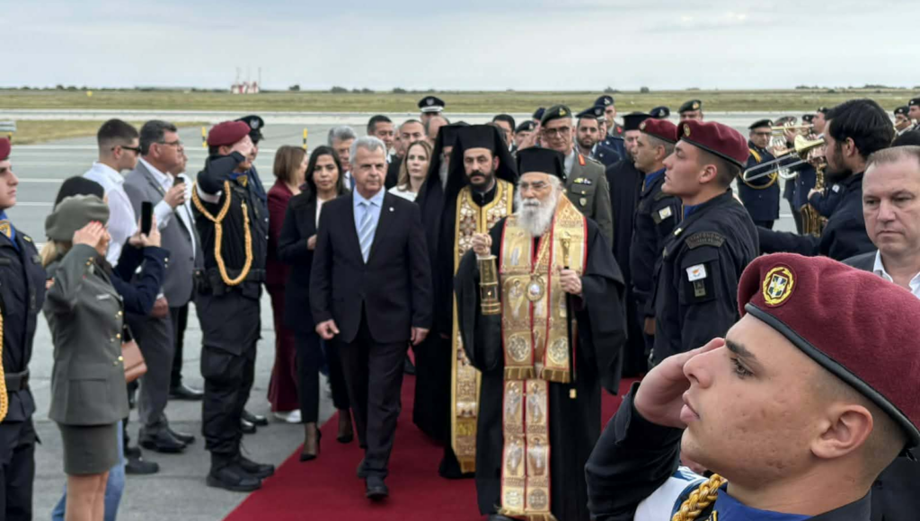 Η-Κύπρος-υποδέχθηκε-το-Άγιο-Φως