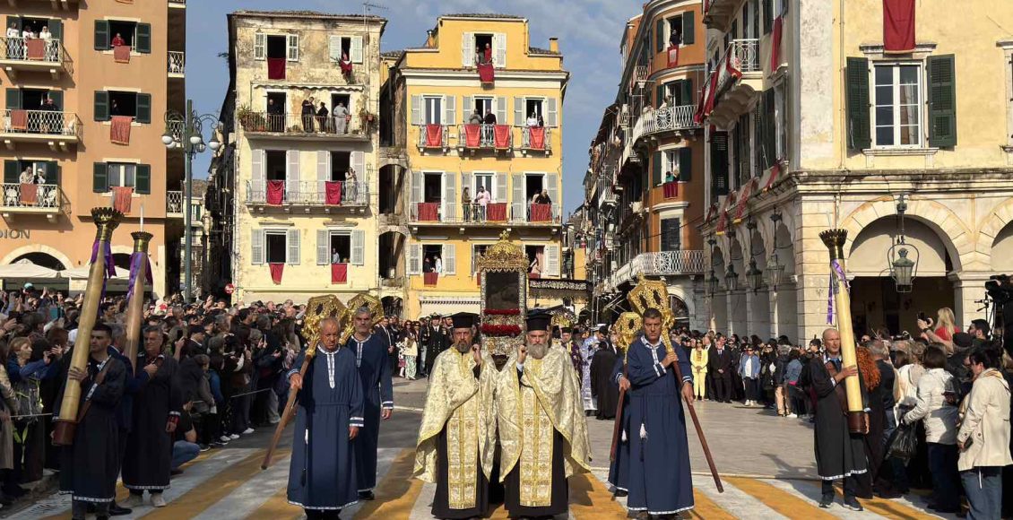 Η-Λιτανεία-του-Επιταφίου-και-του-Ιερού-Λειψάνου-του-Αγίου-Σπυρίδωνος-στην-Κέρκυρα