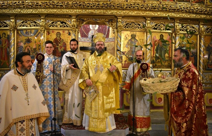 Η-Θεία-Λειτουργία-του-Μ.-Σαββάτου-στον-Μητροπολιτικό-Ναό-Κοιμήσεως-της-Θεοτόκου-Κομοτηνής