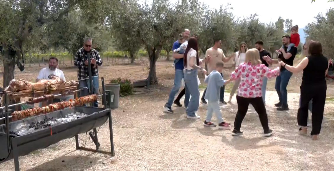Πάσχα-σε-κάθε-γωνιά-της-Ελλάδας-–-Σούβλες,-χορός-και-πατροπαράδοτα-εδέσματα