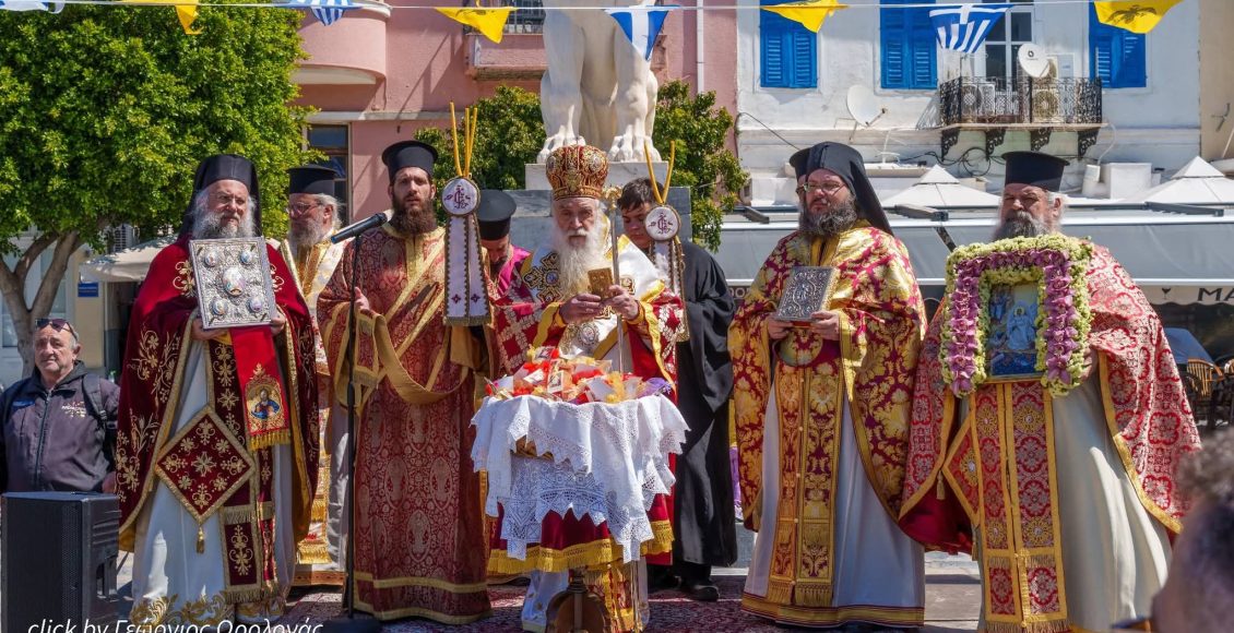 Η-λαμπροφόρος-Ανάστασις-στην-Μητρόπολη-Σάμου