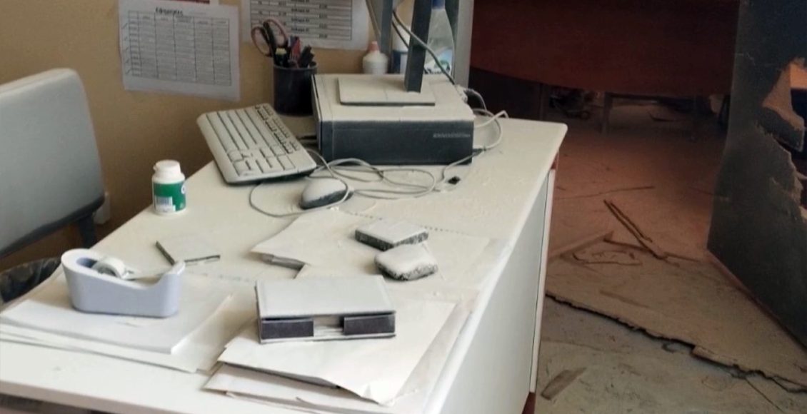 «Βομβαρδισμένο»-τοπίο-το-5ο-Γυμνάσιο-και-Λύκειο-Γλυφάδας-–-Το-διέρρηξαν,-έκλεψαν-υπολογιστές-και-8.000-ευρώ