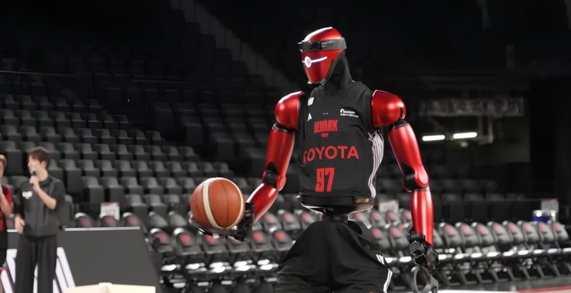 Το-ρομπότ-της-toyota-με-ύψος-2,19-που-που-αλλάζει-το-μπάσκετ-–-Σουτάρει,-ντριμπλάρει-και…-τρομάζει!