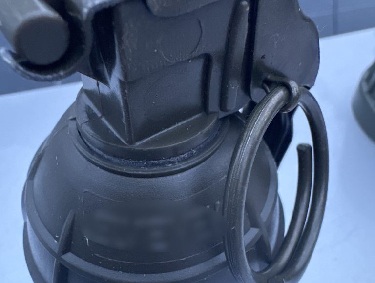 Πάτρα:-Χειροβομβίδα-σε-κοτέτσι-και-«σκληρά»-ναρκωτικά-αποκάλυψε-η-αστυνομική-έρευνα