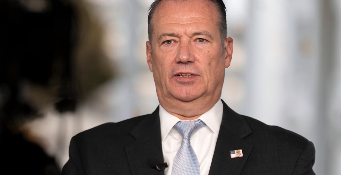 Αποχωρεί-ο-διευθυντής-της-αμφιλεγόμενης-αστυνομίας-μετανάστευσης-ice-των-ΗΠΑ