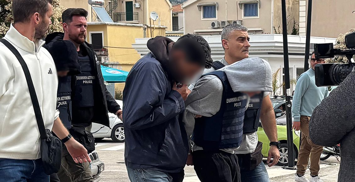 Με-σκυμμένα-κεφάλια-στα-δικαστήρια-οι-τρεις-συλληφθέντες-για-τον-θάνατο-της-19χρονης-Μυρτώς-–-Το-σπαρακτικό-μήνυμα-της-μητέρας-της