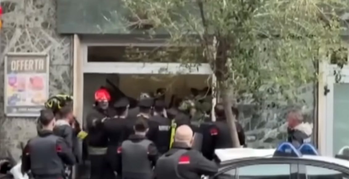 Ριφιφί-σε-τράπεζα-στη-Νάπολη-–-Ένοπλοι-κουκουλοφόροι-κράτησαν-25-ομήρους-και-άδειασαν-τις-θυρίδες-με-κινηματογραφικό-τρόπο