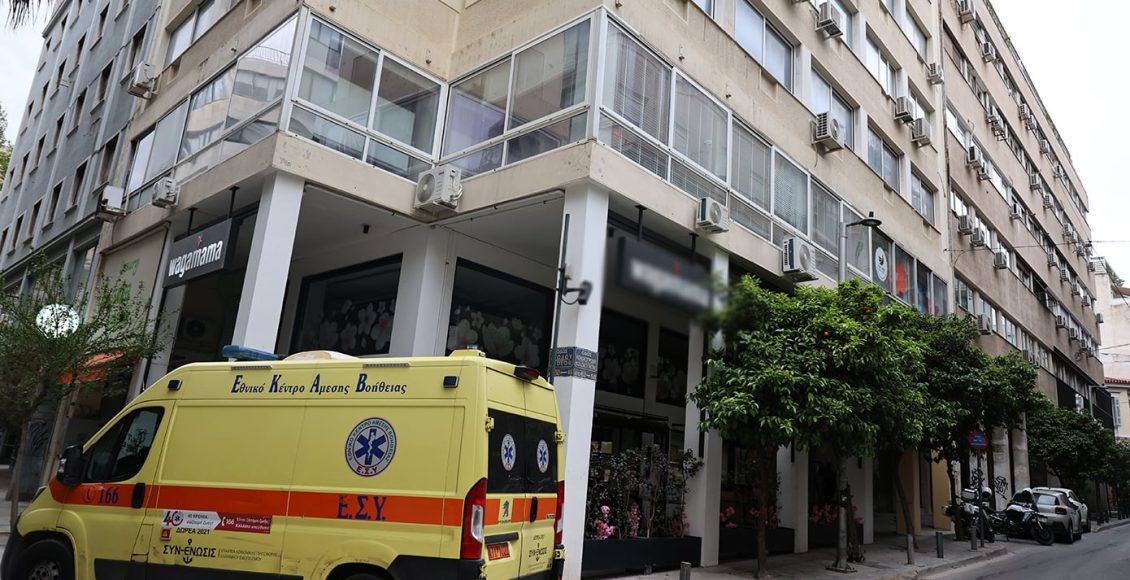 «Γλυκέ-μου,-άνοιξε!»:-Ηχητικό-ντοκουμέντο-από-τον-καβγά-της-30χρονης-με-τον-Ιταλό,-πριν-την-πτώση-στην-Κολοκοτρώνη-–-Τα-σενάρια-που-εξετάζουν-οι-Αρχές