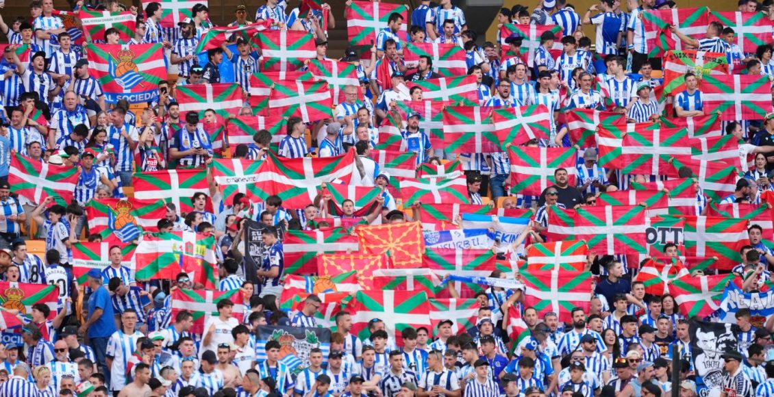 Ισπανία:-Φίλαθλος-της-Μπιλμπάο-με-φανέλα-Σοσιεδάδ-έμεινε-έξω-από-το-γήπεδο-για-χάρη-της-γυναίκας-και-της-κόρης-του!