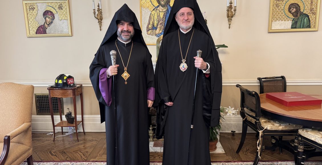 Ο-Προκαθήμενος-της-Αρμενικής-Εκκλησίας-της-Αμερικής-στον-Μητροπολίτη-Αμερικής