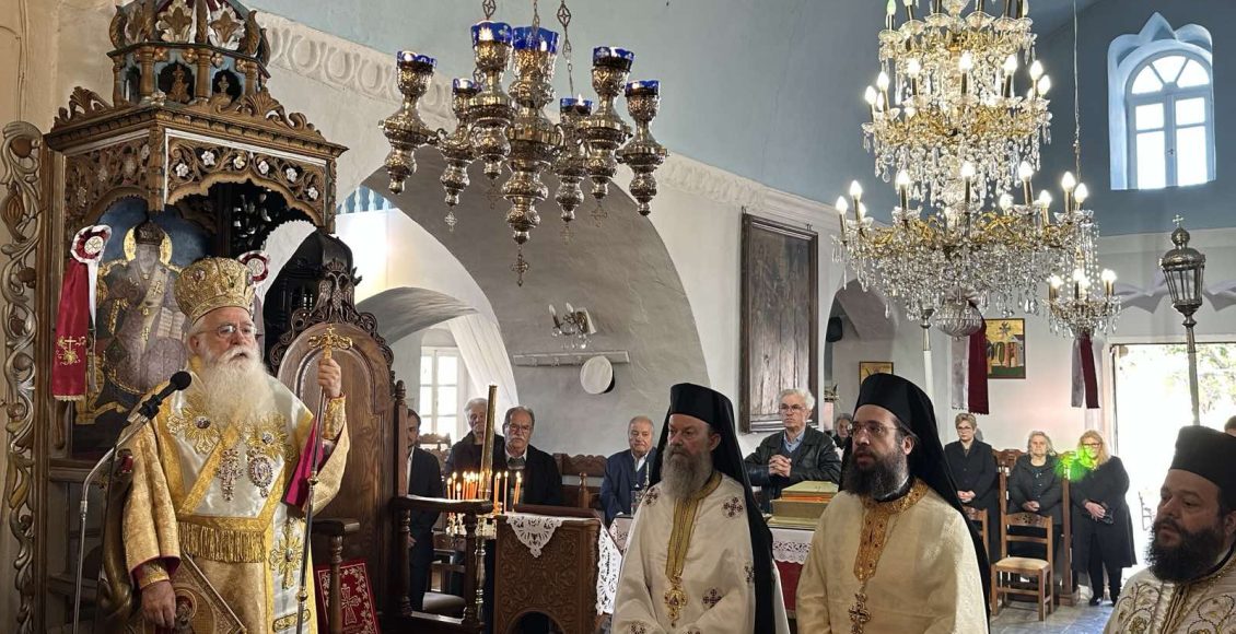 o-Μητροπολίτης-Δημητριάδος-στην-Αμοργό