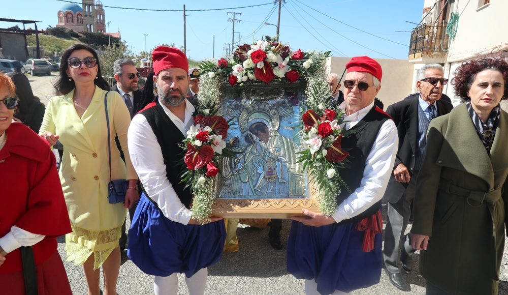 Με-κατάνυξη-και-λαμπρότητα-εόρτασε-την-Ανάσταση-του-Κυρίου-ο-ομώνυμος-περικαλής-Ναός-Βροντάδου-Ερμουπόλεως