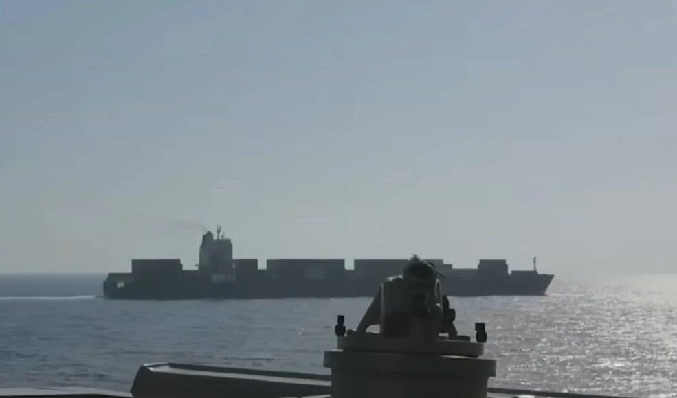 Το-Πολεμικό-Ναυτικό-των-ΗΠΑ-άνοιξε-πυρ-κατά-ιρανικού-πλοίου-–-Το-Ιράν-υπόσχεται-ότι-θα-«ανταποδώσει-σύντομα»