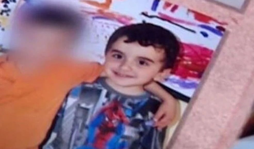 Ξεκίνησε-η-δίκη-για-το-θάνατο-του-11χρονου-Μάριου-από-αδέσποτη-σφαίρα-στο-Μενίδι-–-Συγκλόνισαν-οι-γονείς-με-τις-καταθέσεις-τους